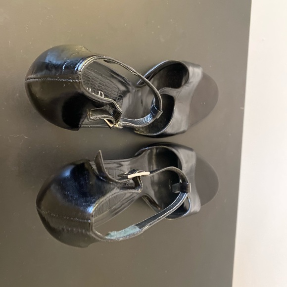 Shoes - Picture 5 of 6